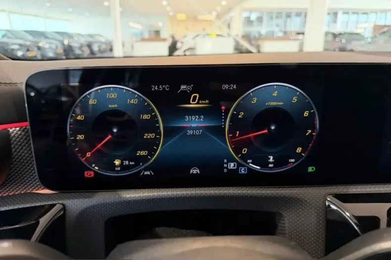 Mercedes-Benz CLA 200 (Clasa CLA) din 2022 cu 39.105 km - oferta MER232411 - foto 10