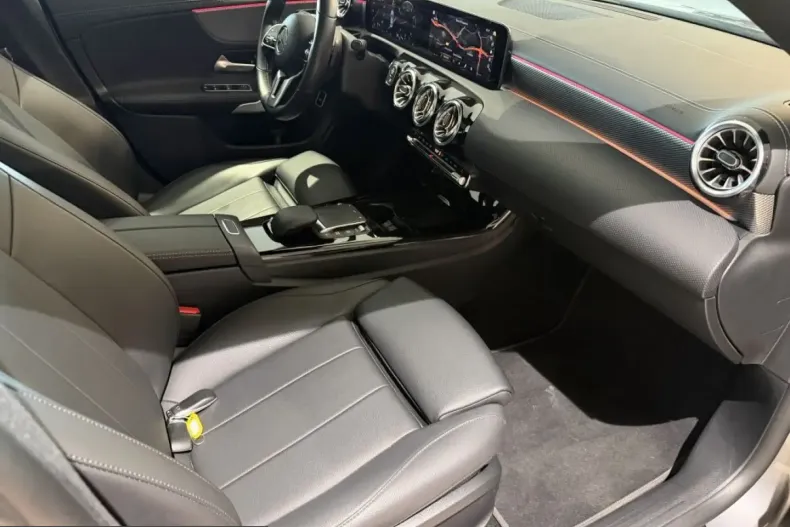 Mercedes-Benz CLA 200 (Clasa CLA) din 2022 cu 39.105 km - oferta MER232411 - foto 13