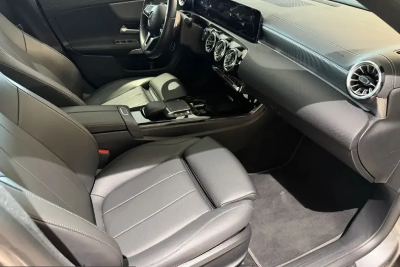 Mercedes-Benz CLA 200 (Clasa CLA) din 2022 cu 39.105 km - oferta MER232411 - foto 16
