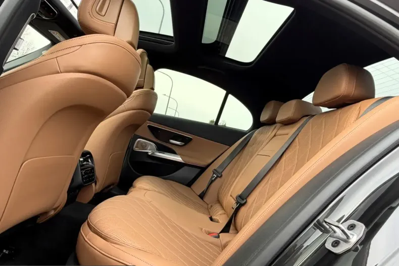 Mercedes-Benz E 220 (Clasa E) din 2025 cu 24.355 km - oferta MER232413 - foto 17