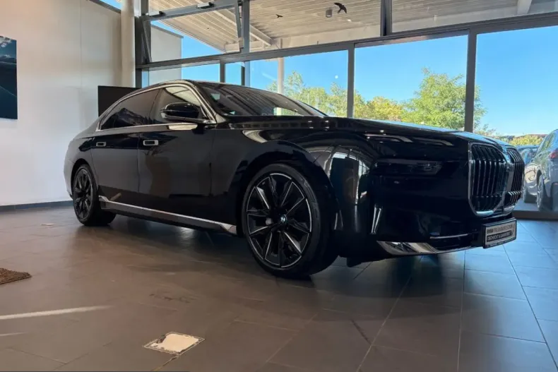 BMW 740 (Seria 7) din 2025 cu 28.899 km - oferta BMW232430 - foto 1