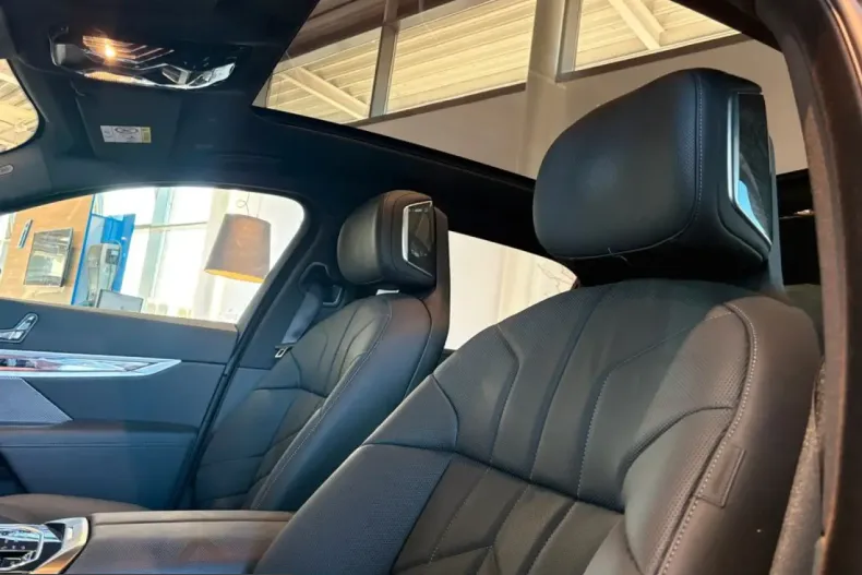 BMW 740 (Seria 7) din 2025 cu 28.899 km - oferta BMW232430 - foto 17