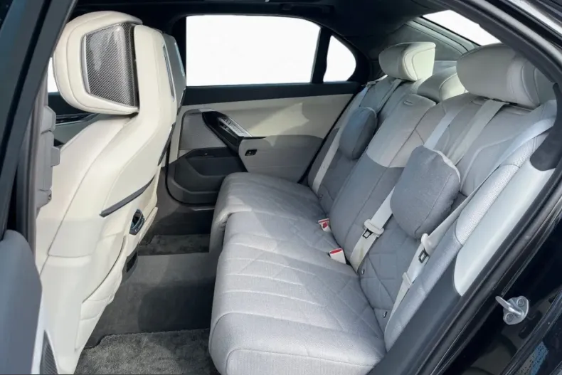 BMW 740 (Seria 7) din 2024 cu 66.884 km - oferta BMW232432 - foto 8