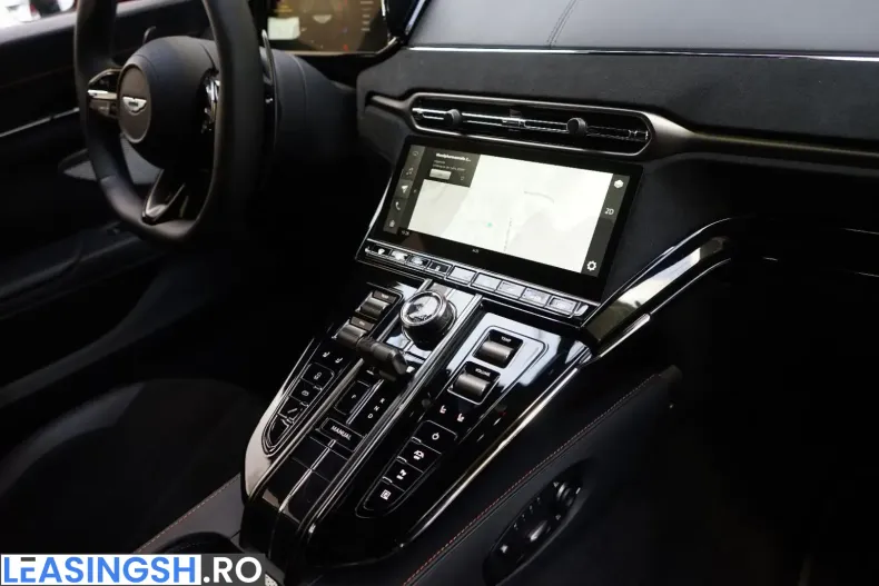 Aston Martin V8 Vantage din 2025 cu 6.400 km - oferta AST232445 - foto 33
