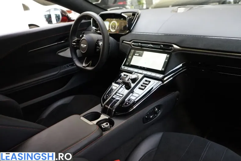 Aston Martin V8 Vantage din 2025 cu 6.400 km - oferta AST232445 - foto 35
