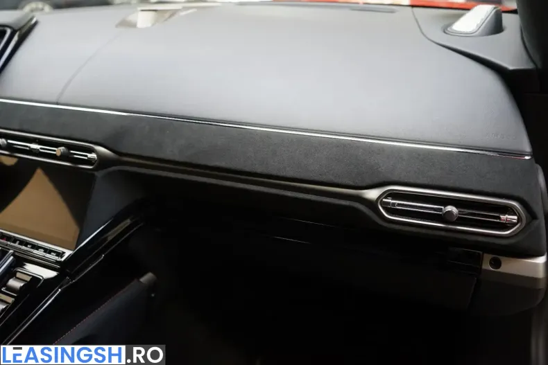 Aston Martin V8 Vantage din 2025 cu 6.400 km - oferta AST232445 - foto 41