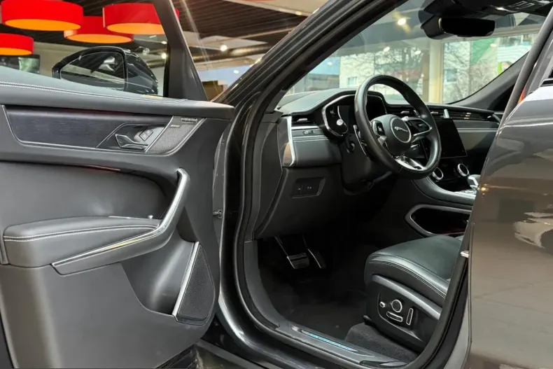 Jaguar F-Pace din 2024 cu 47.401 km - oferta JAG232446 - foto 10