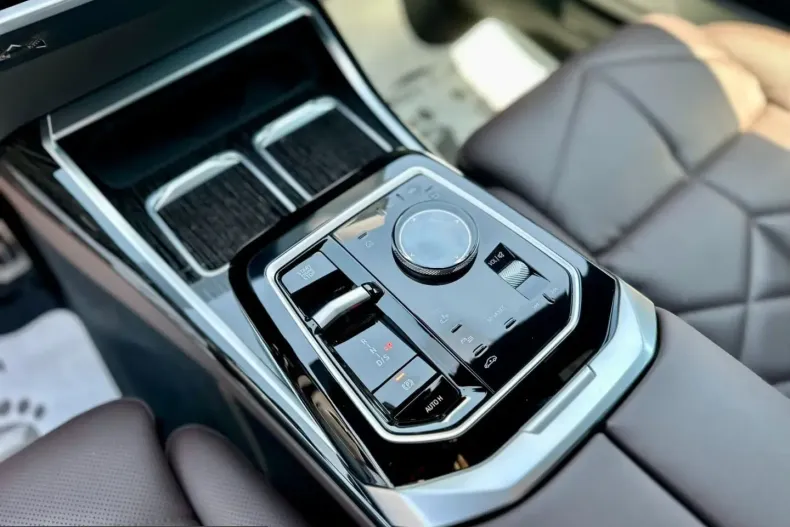 BMW 750 (Seria 7) din 2024 cu 22.400 km - oferta BMW232462 - foto 7