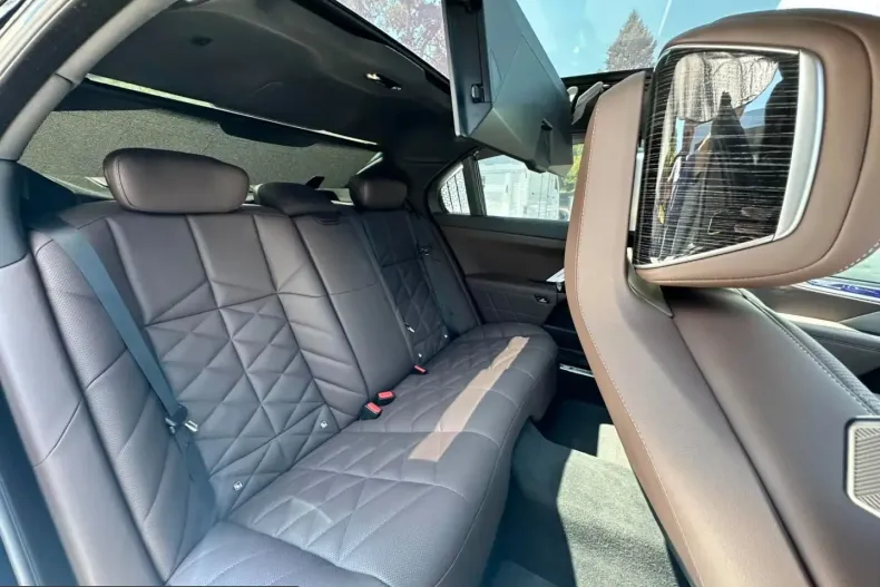 BMW 750 (Seria 7) din 2024 cu 22.400 km - oferta BMW232462 - foto 21
