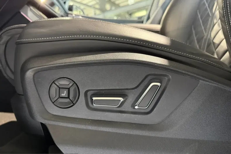 Audi Q8 din 2023 cu 11.628 km - oferta AUD232464 - foto 24