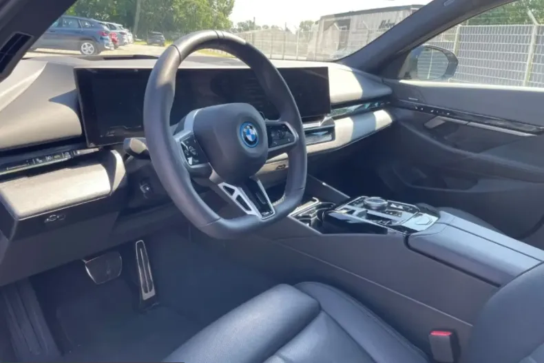 BMW 550 (Seria 5) din 2025 cu 10.875 km - oferta BMW232467 - foto 9