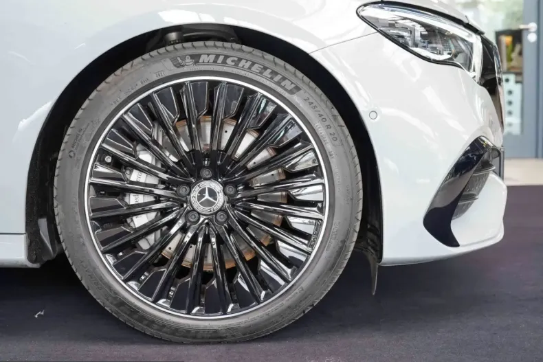 Mercedes-Benz E 450 (Clasa E) din 2025 cu 23.656 km - oferta MER232469 - foto 5