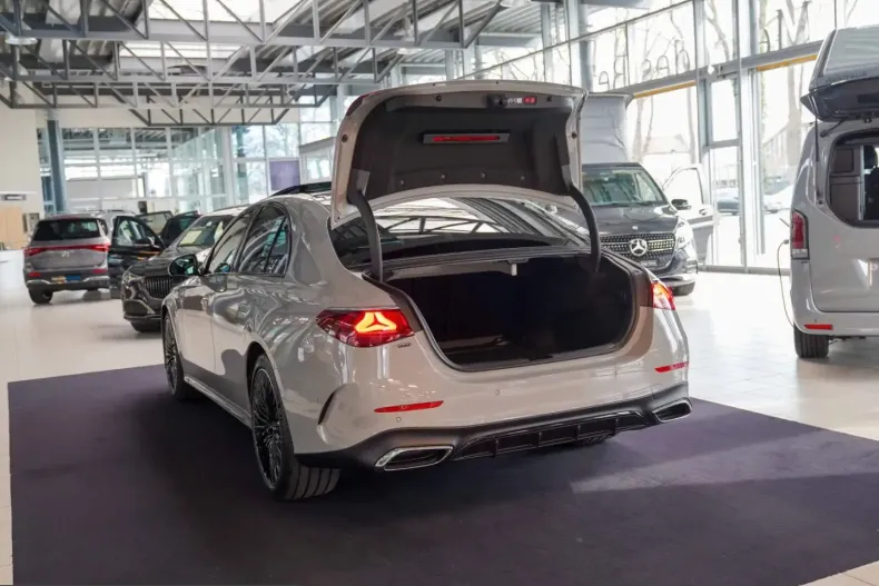 Mercedes-Benz E 450 (Clasa E) din 2025 cu 23.656 km - oferta MER232469 - foto 8