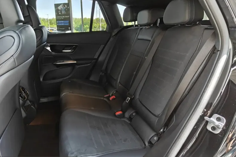 Mercedes-Benz GLC 300 (Clasa GLC) din 2023 cu 32.506 km - oferta MER232471 - foto 12