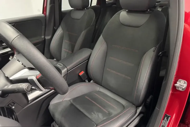 Mercedes-Benz GLA 250 (Clasa GLA) din 2025 cu 3.263 km - oferta MER232480 - foto 11