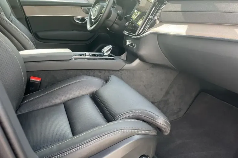 Volvo XC90 din 2025 cu 5.100 km - oferta VOL232488 - foto 3