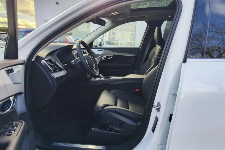Volvo XC90 din 2024 cu 46.500 km - oferta VOL232490 - foto 4