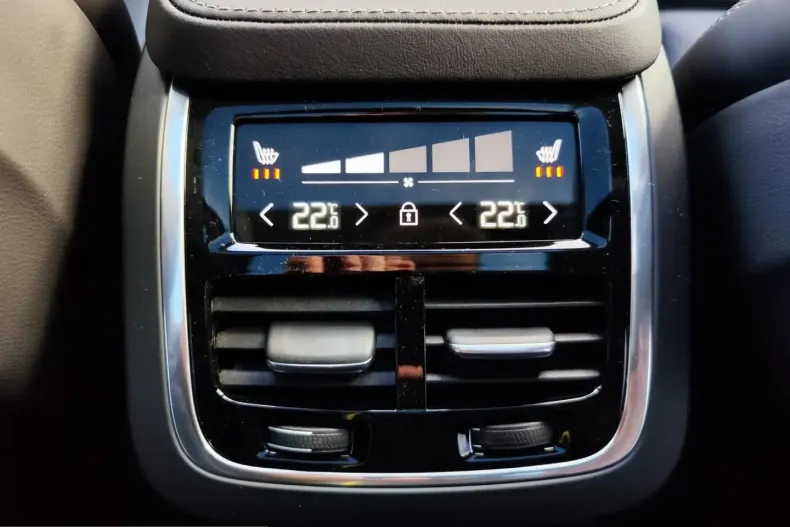 Volvo XC90 din 2024 cu 46.500 km - oferta VOL232490 - foto 16