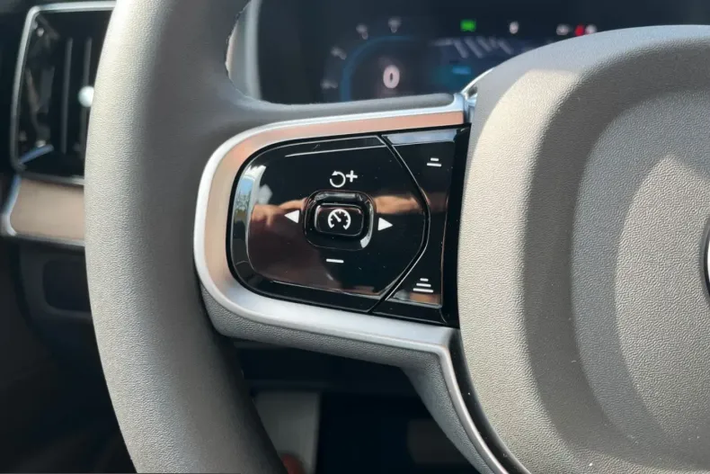 Volvo XC90 din 2025 cu 6.500 km - oferta VOL232495 - foto 18