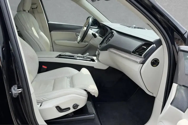 Volvo XC90 din 2023 cu 71.144 km - oferta VOL232496 - foto 3