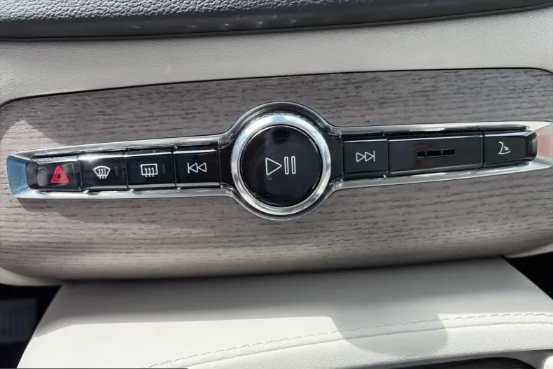Volvo XC90 din 2023 cu 71.144 km - oferta VOL232496 - foto 13