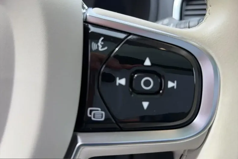 Volvo XC90 din 2023 cu 71.144 km - oferta VOL232496 - foto 14