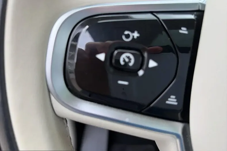 Volvo XC90 din 2023 cu 71.144 km - oferta VOL232496 - foto 15