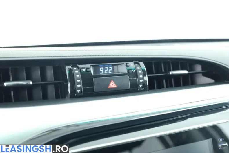 Toyota Hilux din 2024 cu 10.600 km - oferta TOY232503 - foto 17