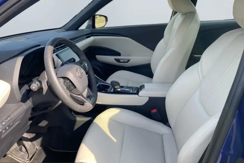 Lexus LBX din 2025 cu 9.903 km - oferta LEX232530 - foto 7