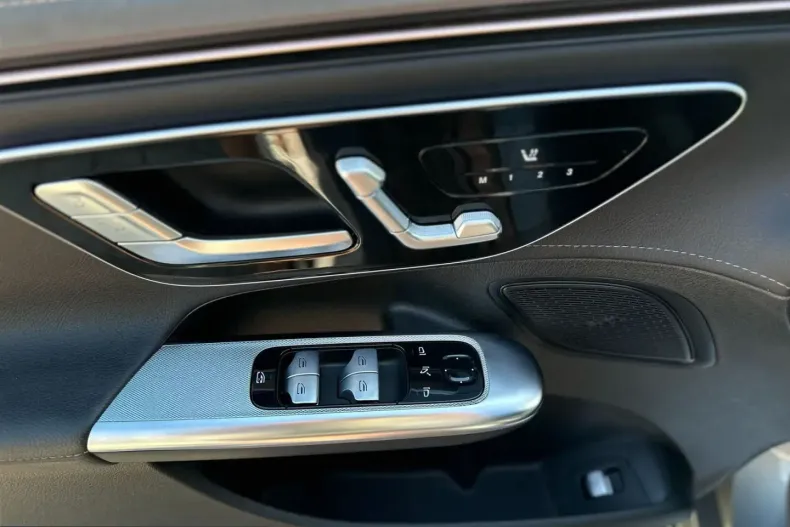 Mercedes-Benz EQE (Clasa E) din 2023 cu 75.277 km - oferta MER232548 - foto 10