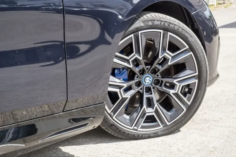 BMW i5 (Seria 5) din 2024 cu 16.554 km - oferta BMW232557 - foto 4
