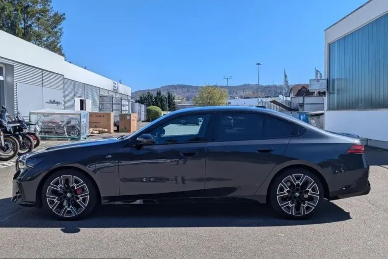 BMW 550 (Seria 5) din 2024 cu 69.987 km - oferta BMW232568 - foto 5