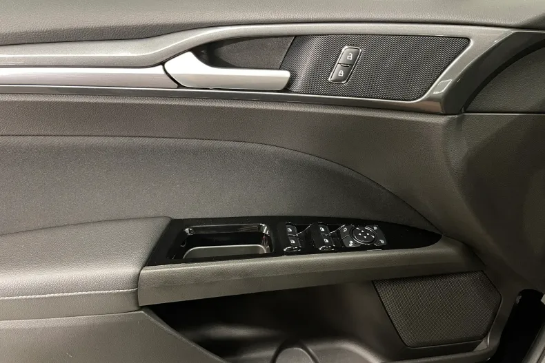 Ford Mondeo din 2022 cu 82.056 km - oferta FOR232645 - foto 24