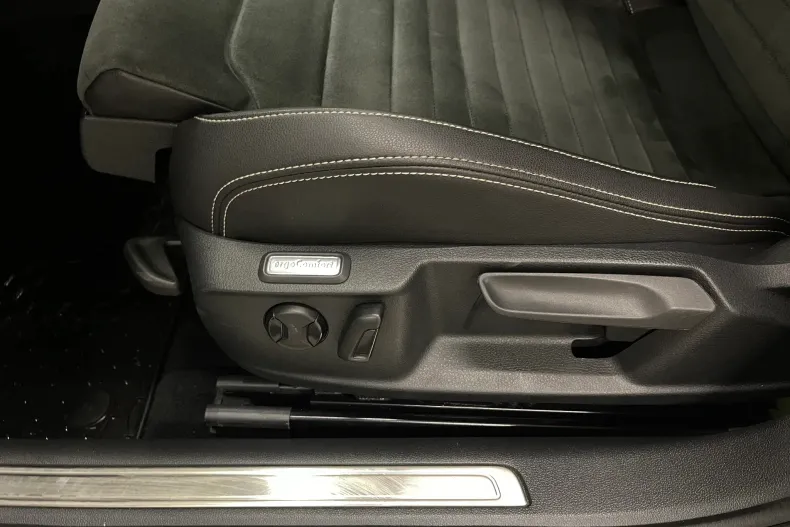 Volkswagen Passat din 2021 cu 163.799 km - oferta VOL232654 - foto 22