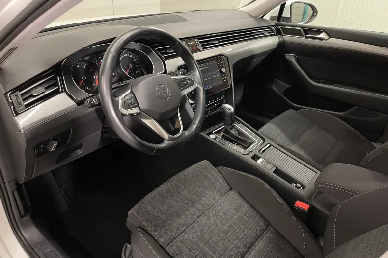 Volkswagen Passat din 2022 cu 63.789 km - oferta VOL232658 - foto 5
