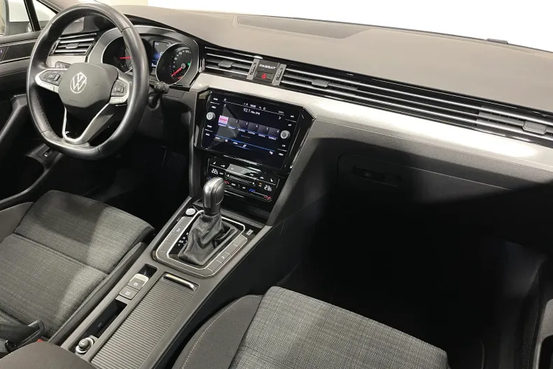 Volkswagen Passat din 2022 cu 63.789 km - oferta VOL232658 - foto 8