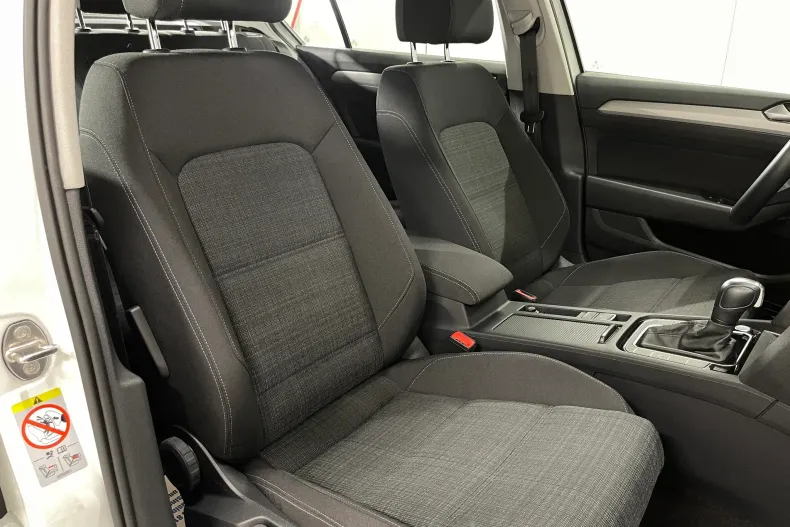 Volkswagen Passat din 2022 cu 63.789 km - oferta VOL232658 - foto 9