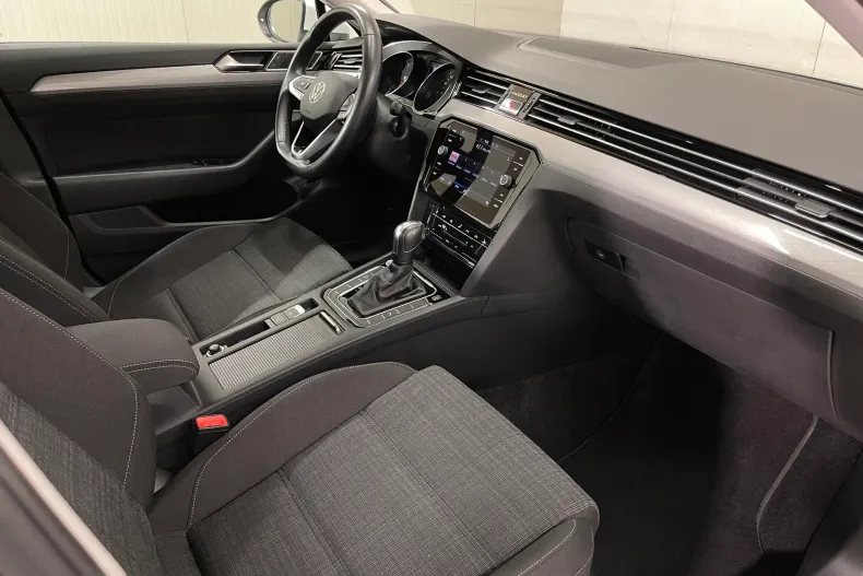 Volkswagen Passat din 2022 cu 63.789 km - oferta VOL232658 - foto 10