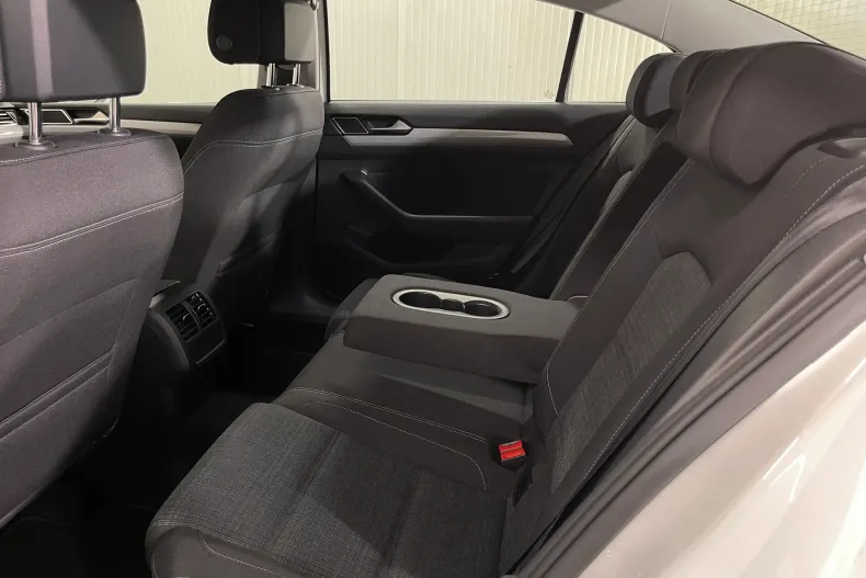 Volkswagen Passat din 2022 cu 63.789 km - oferta VOL232658 - foto 11