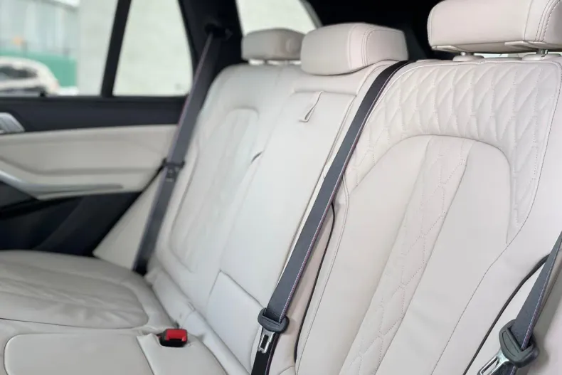 BMW X5 (Seria X) din 2025 cu 4.000 km - oferta BMW232679 - foto 8