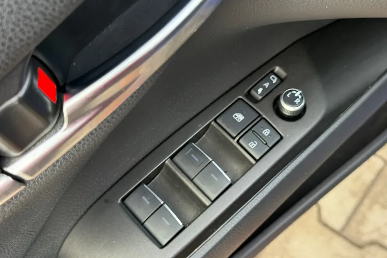 Toyota Camry din 2023 cu 135.841 km - oferta TOY232750 - foto 33