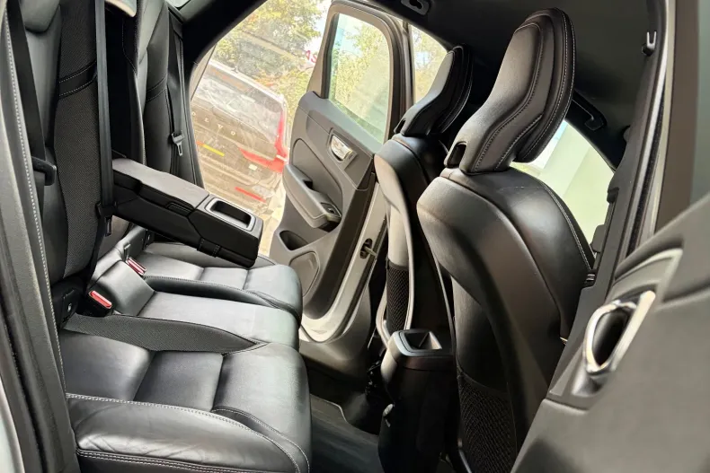 Volvo XC60 din 2021 cu 173.000 km - oferta VOL232770 - foto 8