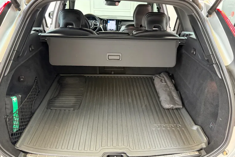 Volvo XC60 din 2021 cu 173.000 km - oferta VOL232770 - foto 12
