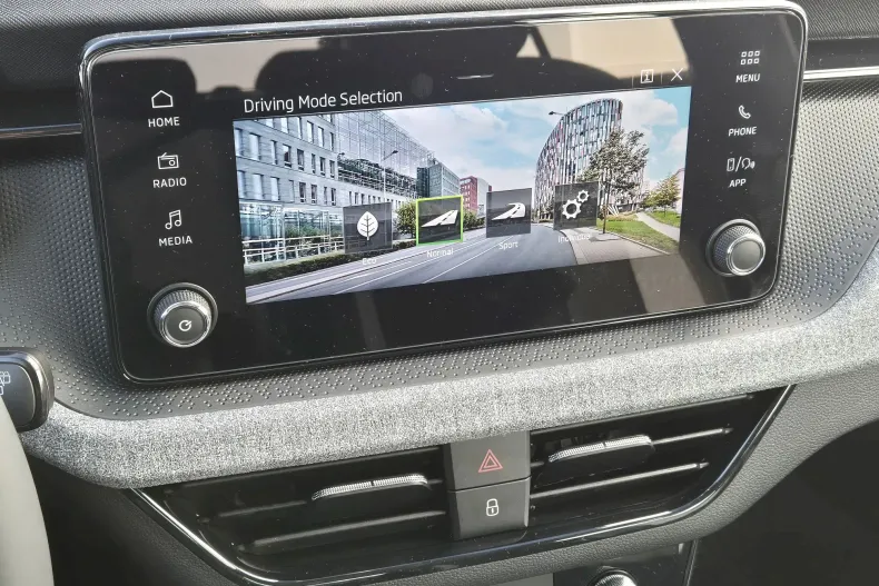 Skoda Scala din 2025 cu 5.210 km - oferta SKO232795 - foto 21