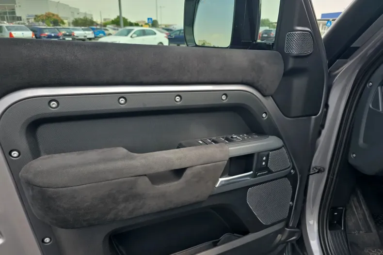 Land Rover Defender din 2022 cu 57.638 km - oferta LAN232826 - foto 37