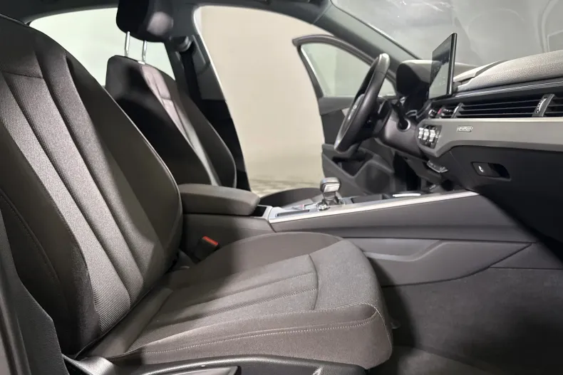 Audi A4 Limuzina din 2022 cu 98.252 km - oferta AUD232834 - foto 11