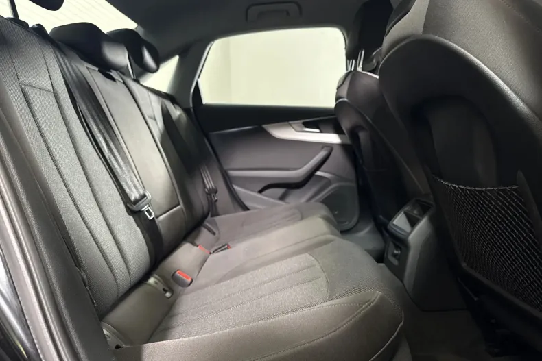 Audi A4 Limuzina din 2022 cu 98.252 km - oferta AUD232834 - foto 12