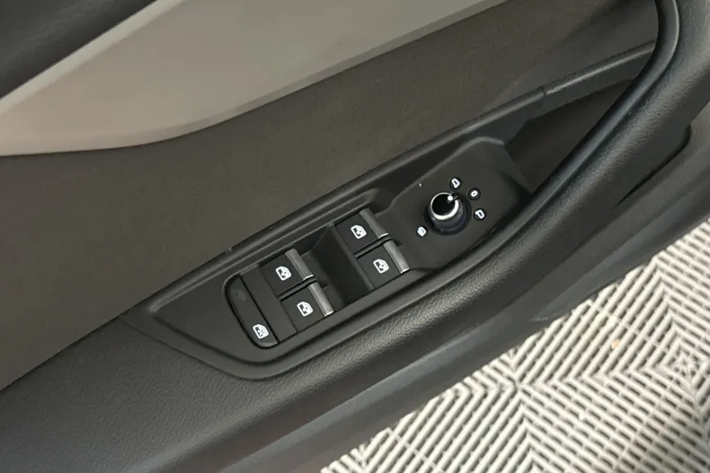 Audi A4 Limuzina din 2022 cu 98.252 km - oferta AUD232834 - foto 14