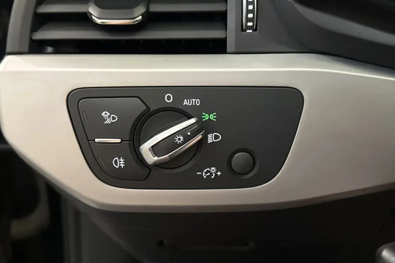 Audi A4 Limuzina din 2022 cu 98.252 km - oferta AUD232834 - foto 15