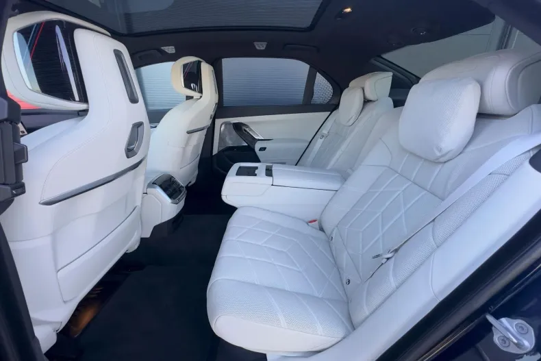 BMW 750e (Seria 7) din 2024 cu 50.000 km - oferta BMW232883 - foto 16